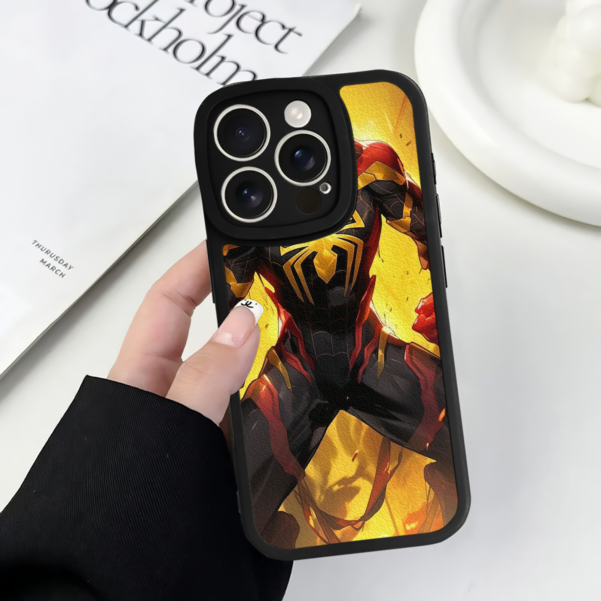 Spider Man スパイダーマン 【iPhone 16シリーズ対応】シリコンスマホケース（レザー調） 材質：シリコン
